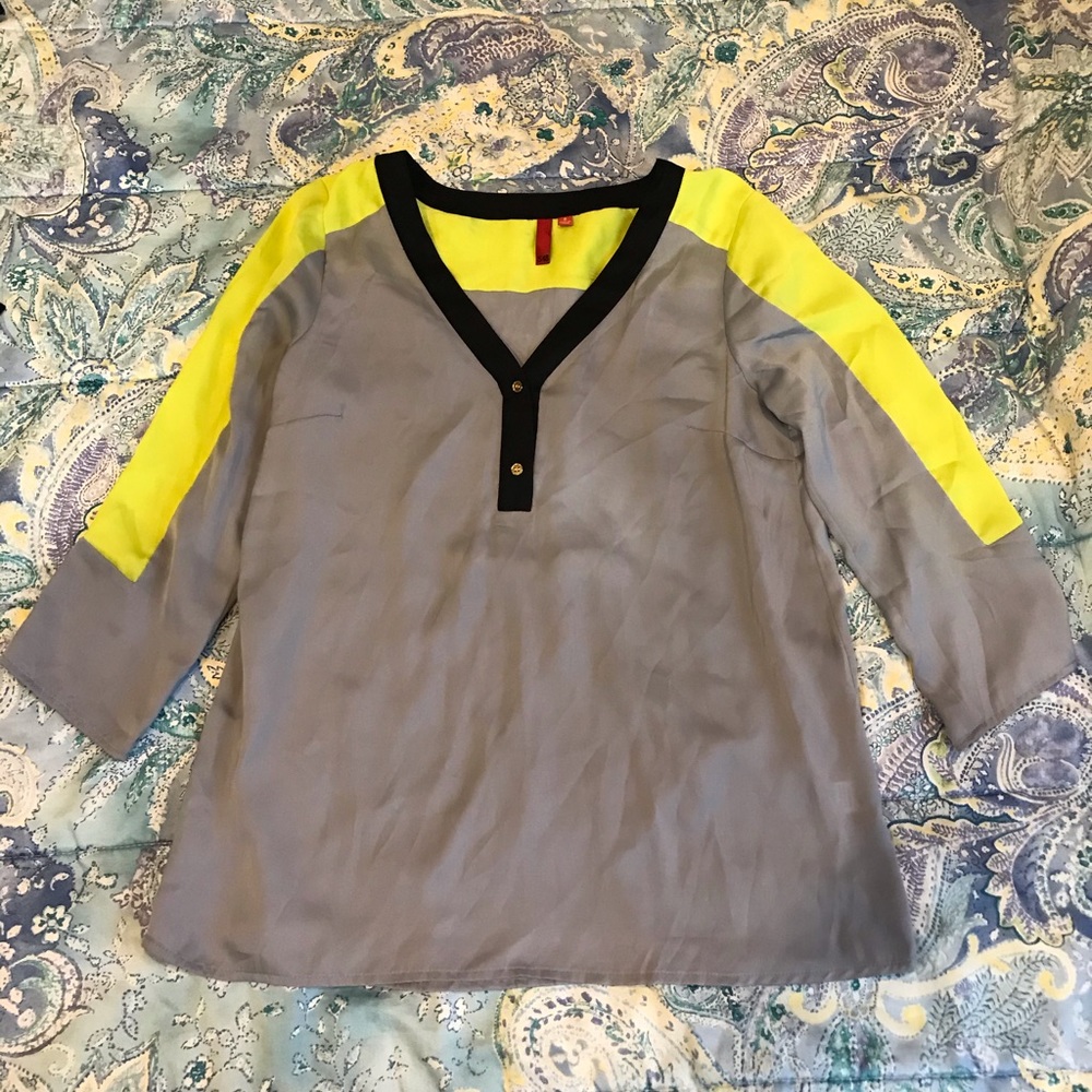 5/48 silk top size small never worn